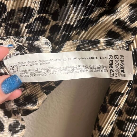 ✨ZARA Black Cream Leopard Print Faux Wrap Smocked Long Sleeve V Neck Sz M Top✨ - Picture 9 of 11